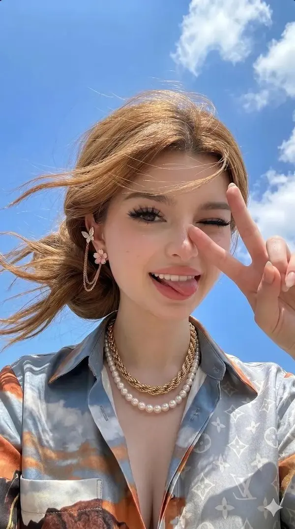 Summer Portrait with Fashion Styling — image 2