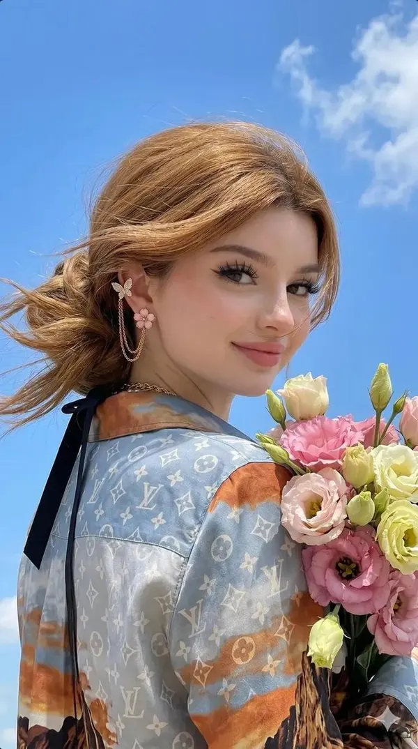 Summer Portrait with Fashion Styling — image 4