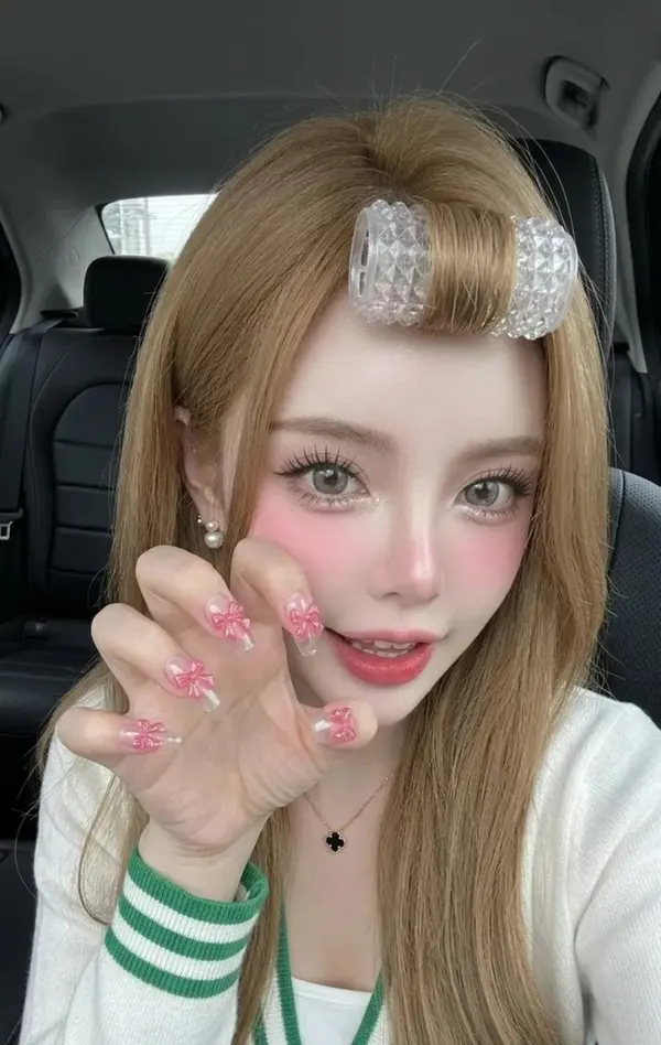 Car Selfie: Soft-Glam Close-Up — image 3