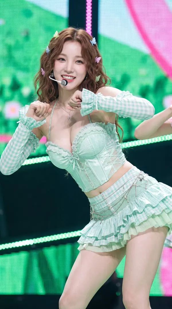 K-pop Stage Performance Portrait — image 3