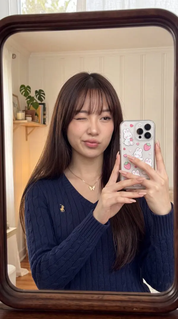 Cute Mirror Selfie — image 4