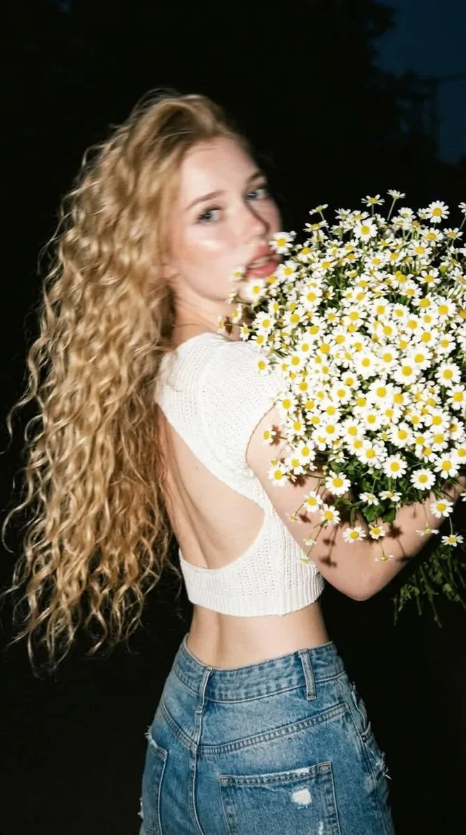 Woman with Daisies, Candid Motion Shot