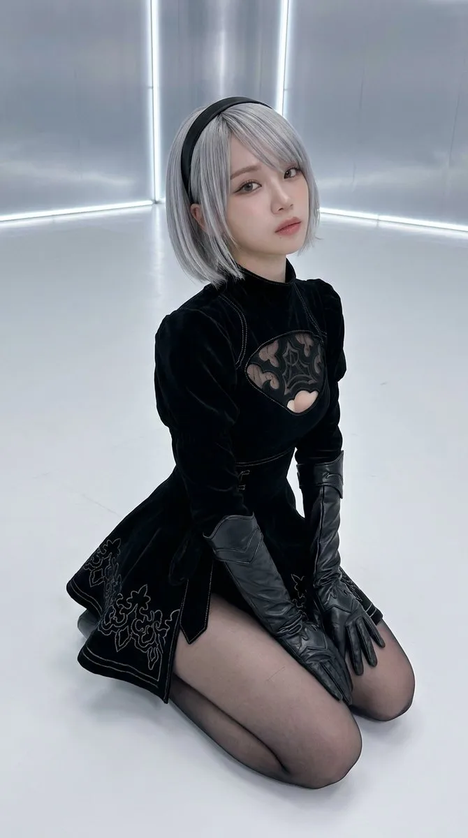 Chaewon as 2B, Nier Automata cosplay